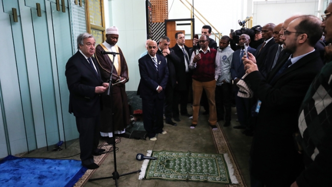 BM Genel Sekreteri Guterres cami ziyaretinde bulundu